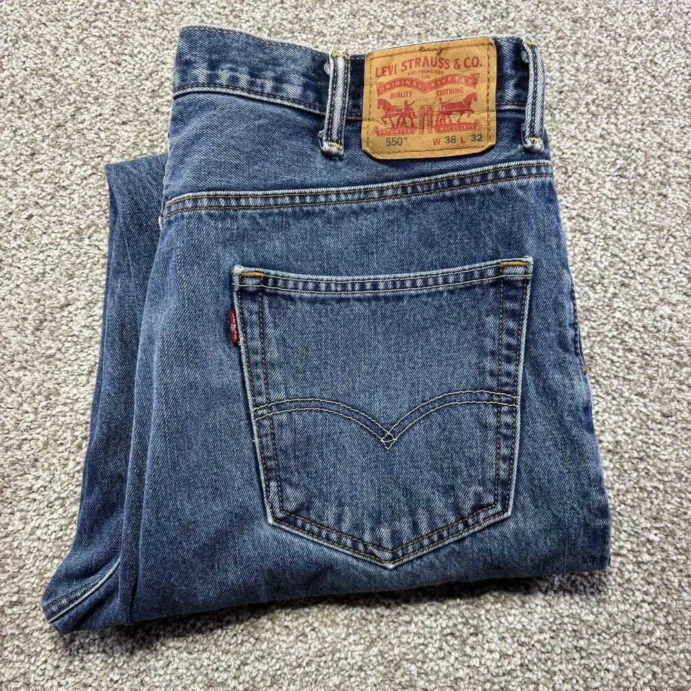 Levis 550 Jeans Mens 38x32 Blue Medium Wash Relaxed Tapered Denim Pants Casual